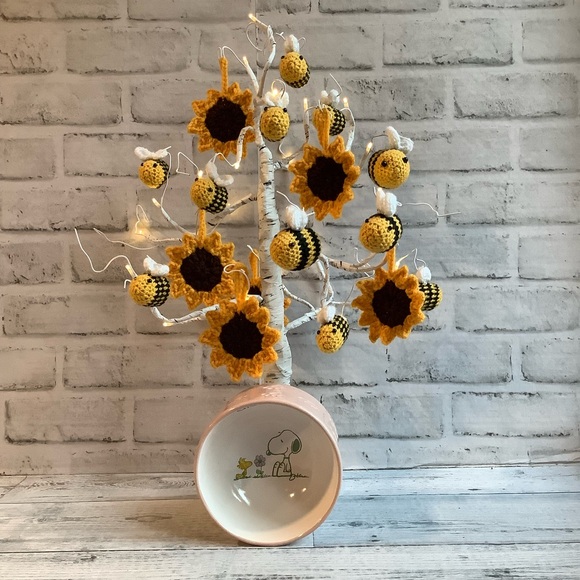 Rae Dunn Ceramic Chow Down Snoopy Pet Dish - Picture 1 of 6